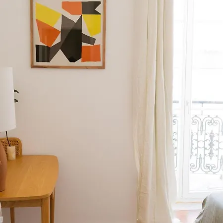 President Pais Apartment