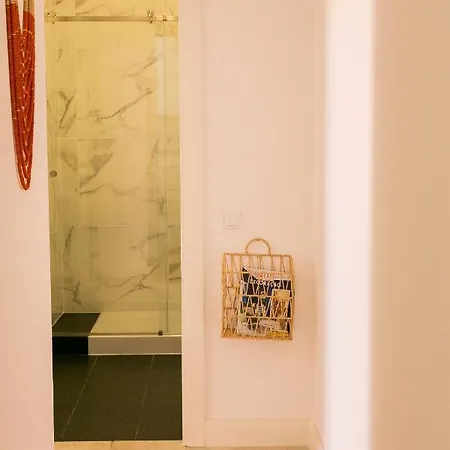 President Pais Apartment