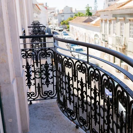 President Pais Apartmán *